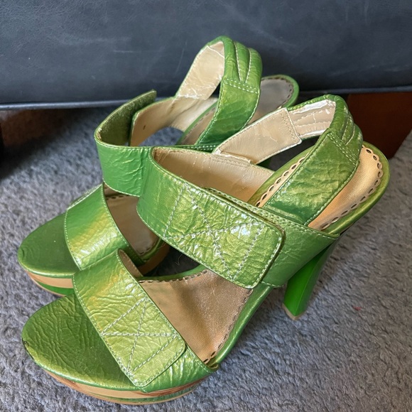 USED Bebe Womens wedge heels. Size 5 with 5 inch heel. - Picture 3 of 4
